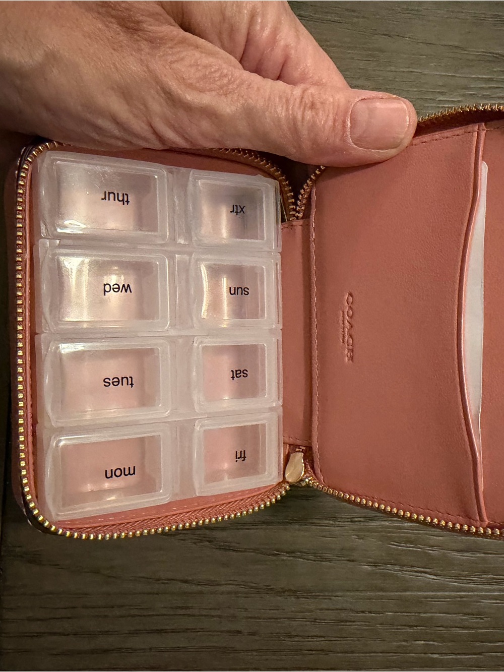 Coach Bubblegum Pink Saffiano Zip pill Case - excellent condition! - Picture 6 of 8